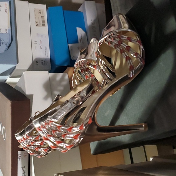 Sz 37 NIB $495 Rodo metallic heels